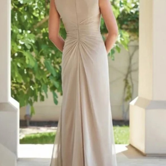 Sheath/Column Chiffon Ruched V-neck Sleeveless Floor-Length Mother of the Bride - Picture 2 of 2